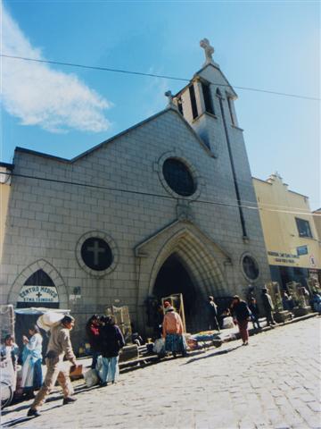 Stma Trinidad (kerk met parochiecentrum en convent van de Augustijnen)